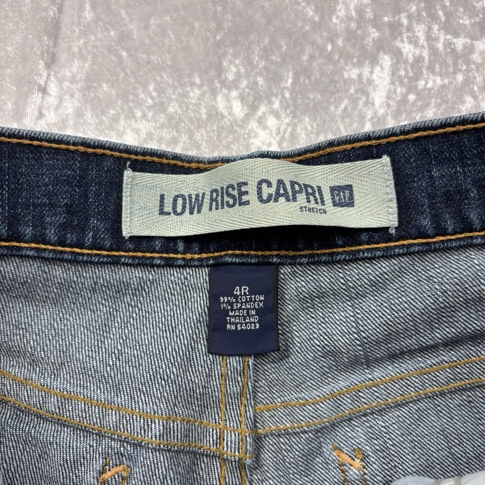GAP Women's Size 4R Low Rise Capri Stretch Denim medium Wash Blue Jeans - Picture 3 of 9